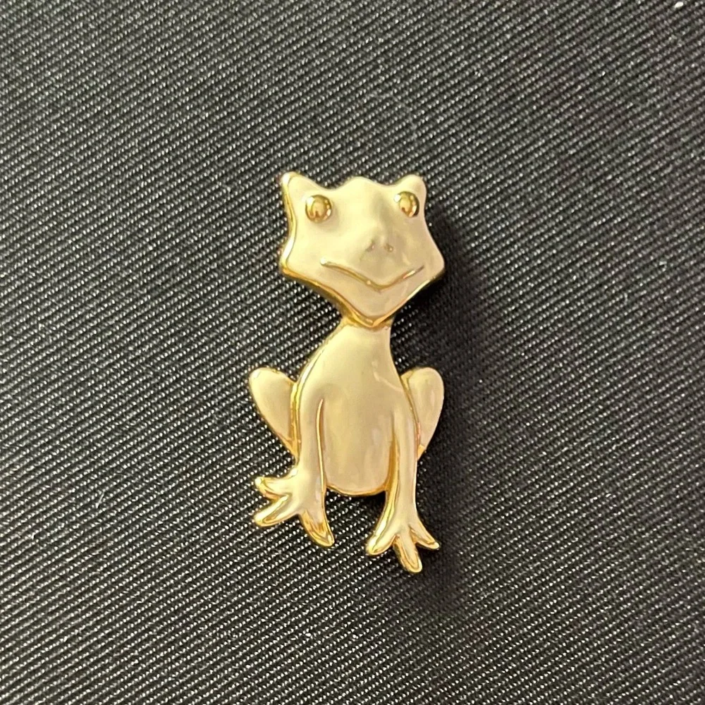 Vintage Monet frog brooch